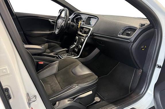 Volvo V40 Cross Country 14 of 21