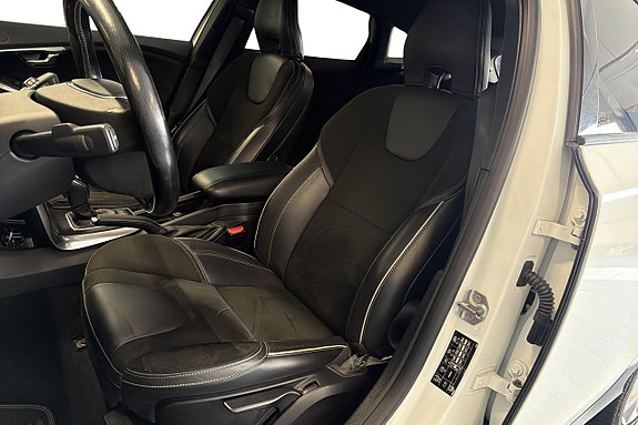 Volvo V40 Cross Country 11 of 21
