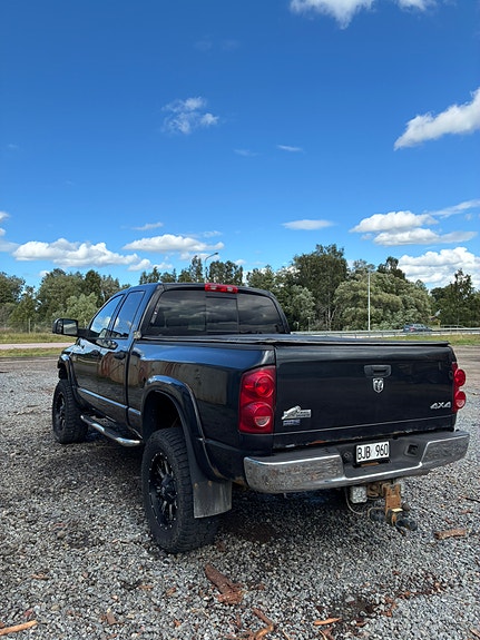 Dodge RAM 2500 3 of 10