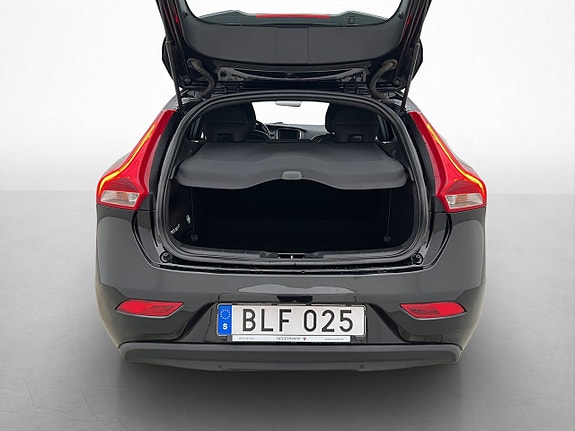 Volvo V40 26 of 30