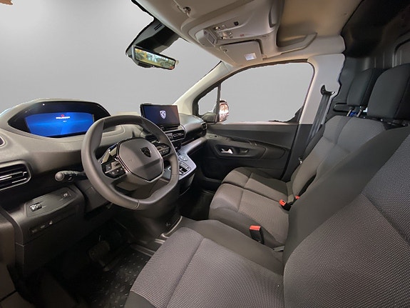 Peugeot e-Partner 8 of 24