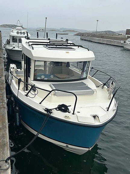 Quicksilver 805 Pilothouse 2 of 11