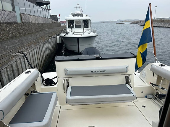 Quicksilver 805 Pilothouse 6 of 11