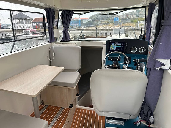 Quicksilver 805 Pilothouse 7 of 11