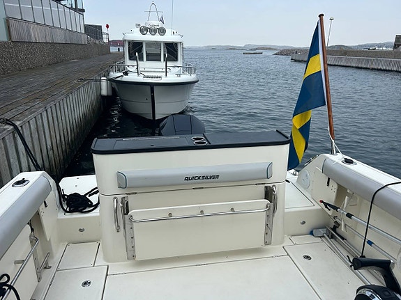 Quicksilver 805 Pilothouse 4 of 11