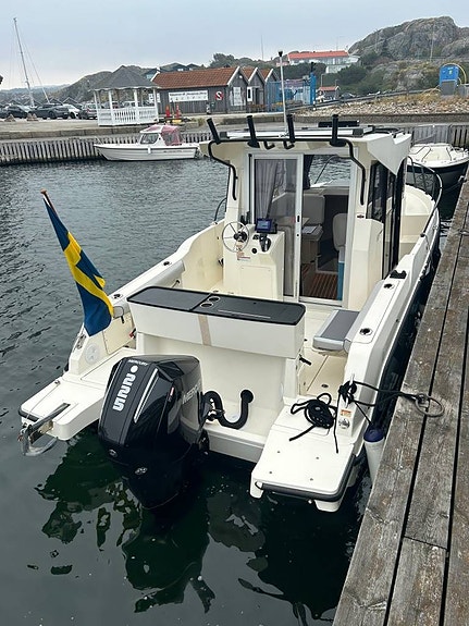 Quicksilver 805 Pilothouse 3 of 11