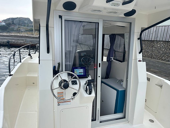Quicksilver 805 Pilothouse 5 of 11