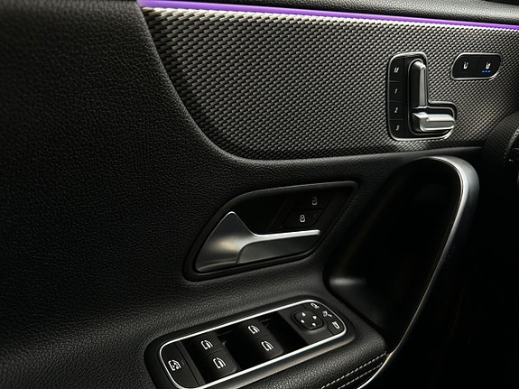 Mercedes-Benz A250 e 9 of 26
