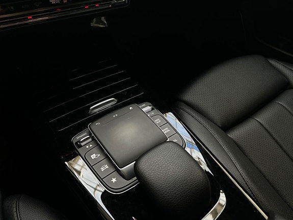 Mercedes-Benz A250 e 12 of 26