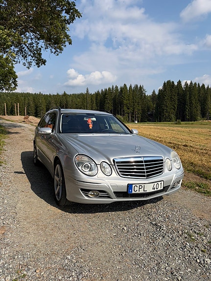 Mercedes-Benz E320 22 of 29