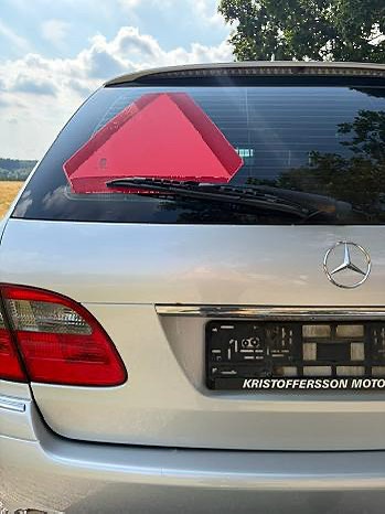 Mercedes-Benz E320 5 of 21