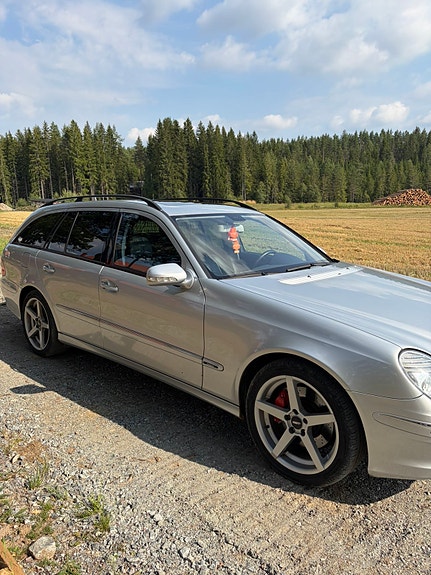 Mercedes-Benz E320 23 of 29