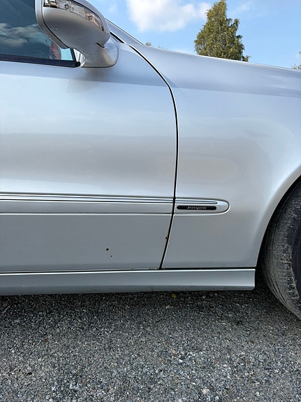 Mercedes-Benz E320 27 of 29