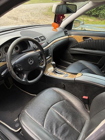 Mercedes-Benz E320 2 of 21