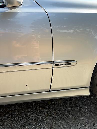 Mercedes-Benz E320 11 of 21