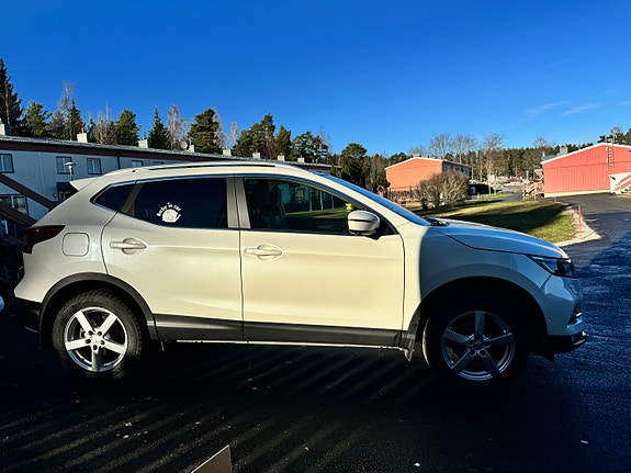 Nissan Qashqai 4 of 17