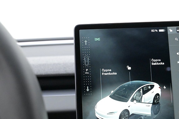 Tesla Model 3 19 of 27