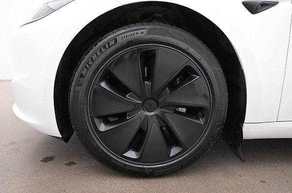 Tesla Model 3 27 of 27