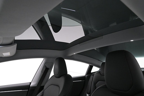Tesla Model 3 20 of 27