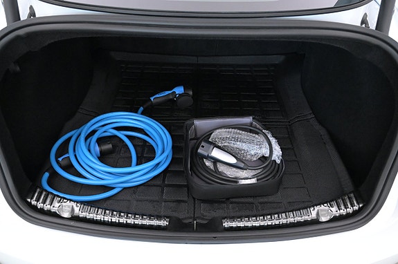 Tesla Model 3 25 of 27