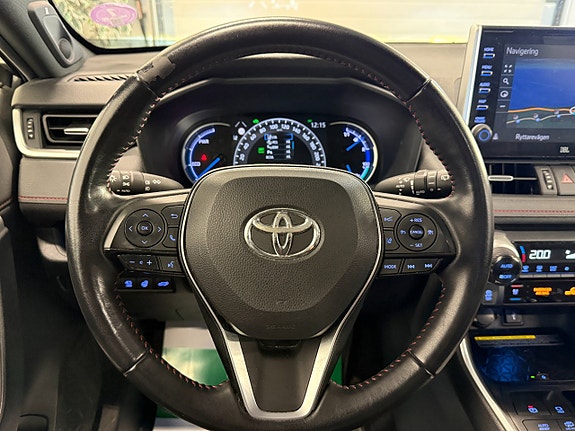 Toyota RAV4 Plug-in Hybrid 11 of 22