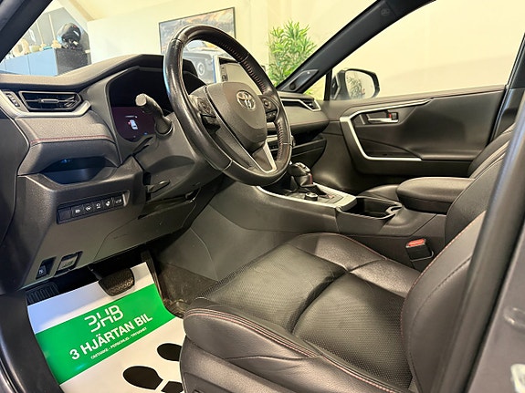 Toyota RAV4 Plug-in Hybrid 8 of 22