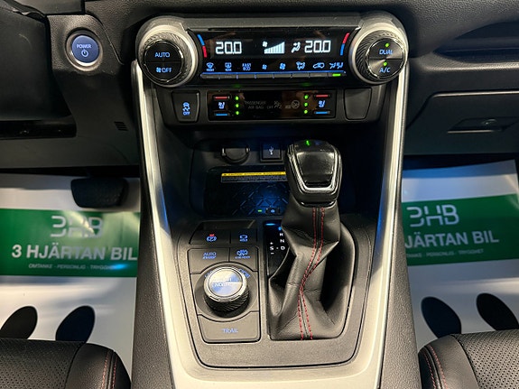 Toyota RAV4 Plug-in Hybrid 13 of 22