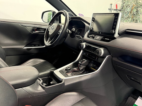 Toyota RAV4 Plug-in Hybrid 17 of 22