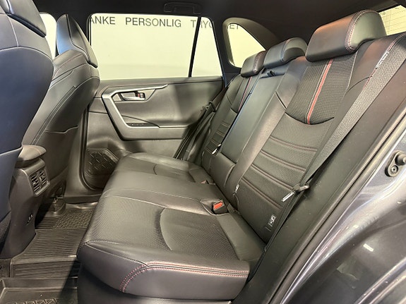 Toyota RAV4 Plug-in Hybrid 19 of 22
