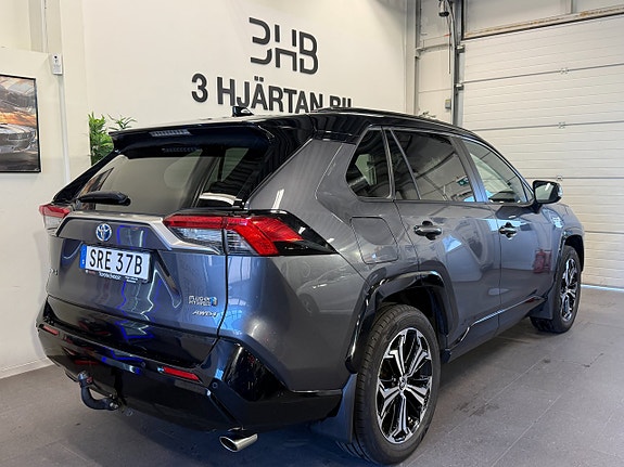Toyota RAV4 Plug-in Hybrid 3 of 22