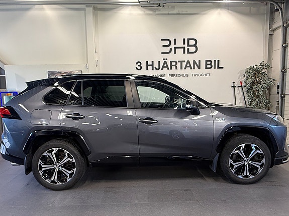 Toyota RAV4 Plug-in Hybrid 4 of 22