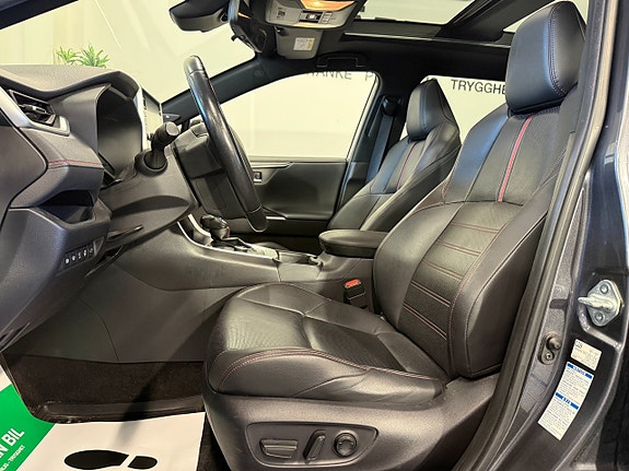 Toyota RAV4 Plug-in Hybrid 7 of 22