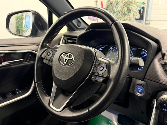 Toyota RAV4 Plug-in Hybrid 12 of 22