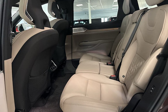 Volvo EX90 9 of 14