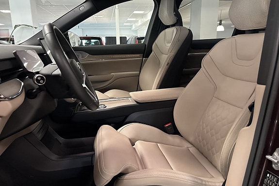 Volvo EX90 10 of 14