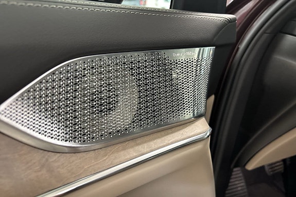 Volvo EX90 11 of 14