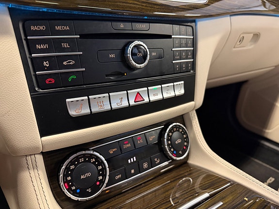 Mercedes-Benz CLS350 19 of 30