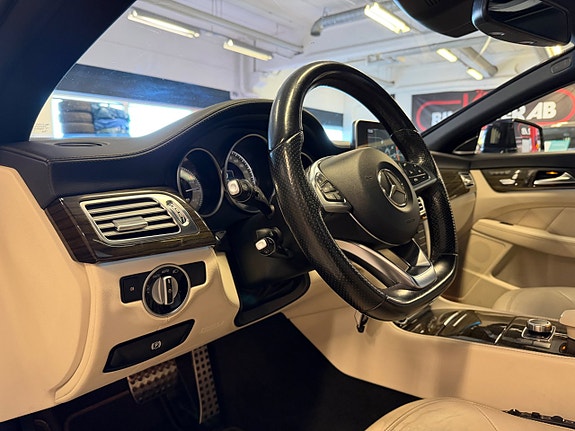 Mercedes-Benz CLS350 14 of 30
