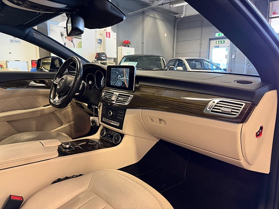 Mercedes-Benz CLS350 25 of 30