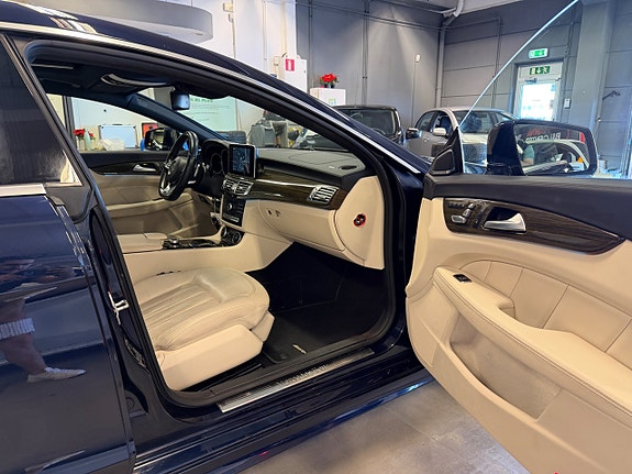 Mercedes-Benz CLS350 23 of 30