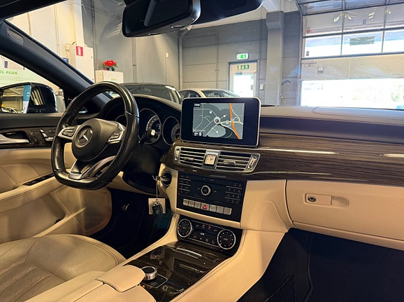 Mercedes-Benz CLS350 26 of 30