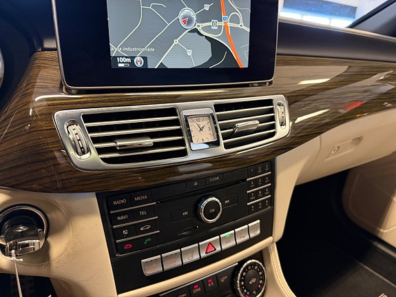 Mercedes-Benz CLS350 18 of 30