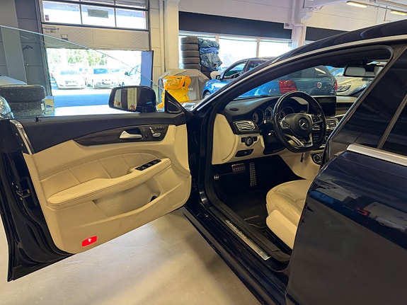 Mercedes-Benz CLS350 8 of 30
