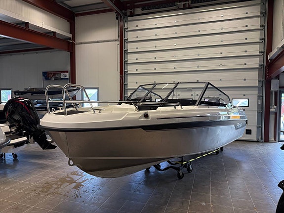 Yamarin Cross 62 BR + Yamaha F130 (2019) 3 of 11