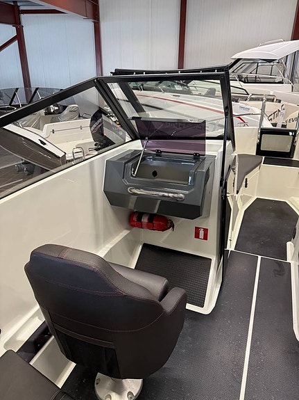 Yamarin Cross 62 BR + Yamaha F130 (2019) 10 of 11