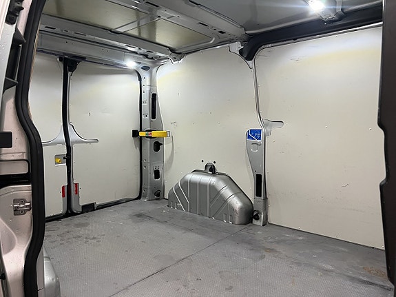 Ford Transit Custom 13 of 30