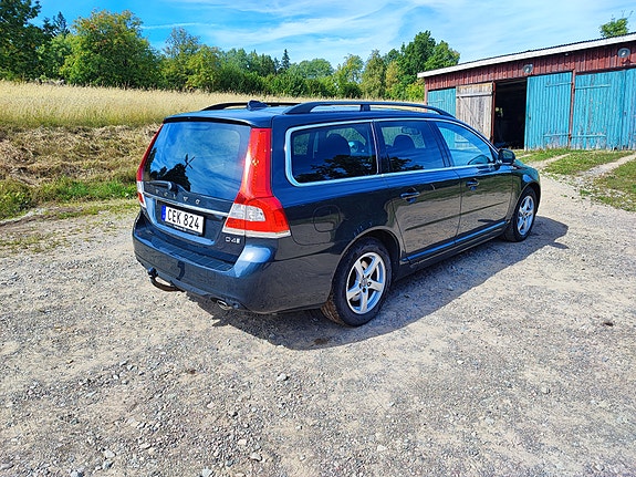Volvo V70 2 of 12