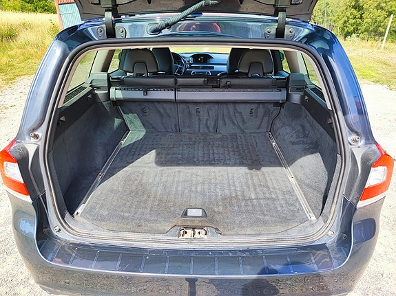 Volvo V70 7 of 12