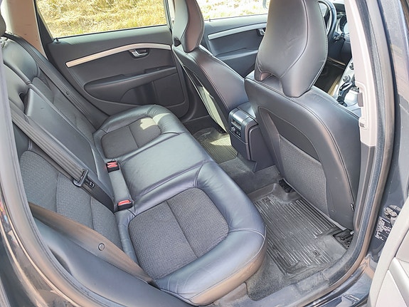 Volvo V70 9 of 12