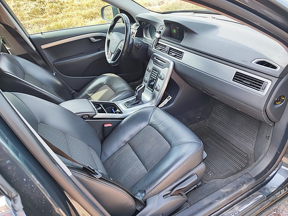 Volvo V70 8 of 12